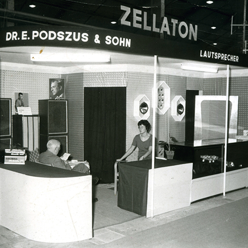 Zellaton-Messestand auf der IFA Berlin, 1950er Jahre (Foto: Zellaton GmbH, München)