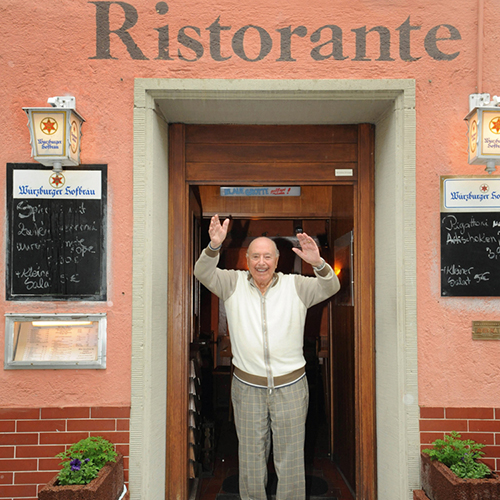 Nicolino di Camillo in den letzten Lebensjahren vor seiner Würzburger Pizzeria (Foto: Bernd-Ulrich Wagner, Augsburg)