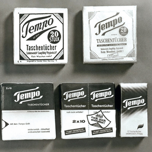 Tempo-Verpackungen aus verschiedenen Jahrzehnten (Foto: SCA Hygiene Products GmbH, Mannheim)